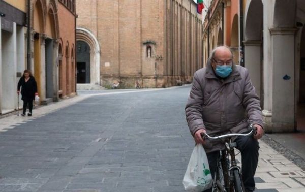 В Италии коронавирус за сутки убил 475 человек