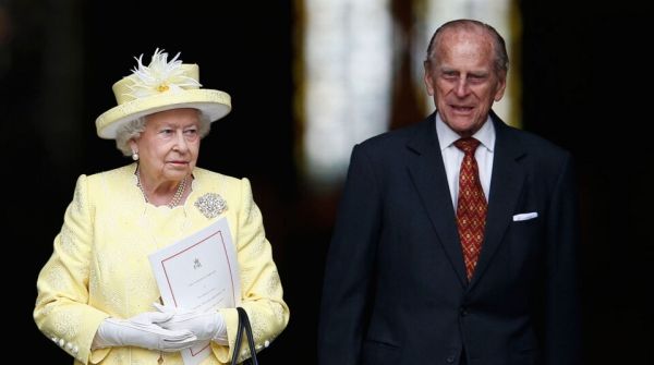 Королева Елизавета II и принц Филипп уехали из Букингемского дворца из-за коронавируса