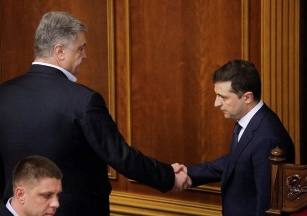 Зеленский и Порошенко пообщались тет-а-тет в президиуме Рады