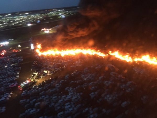 Во Флориде в аэропорту сгорели более 3500 авто