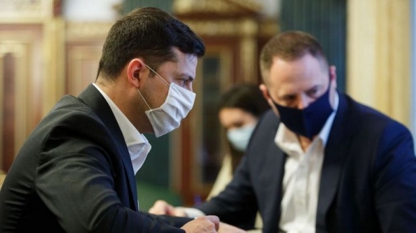 Зеленский предложил застраховать медиков, сражающихся с коронавирусом