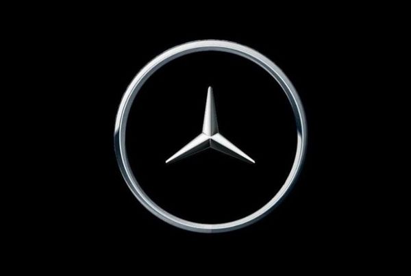 Mercedes-Benz изменили логотип из-за коронавируса