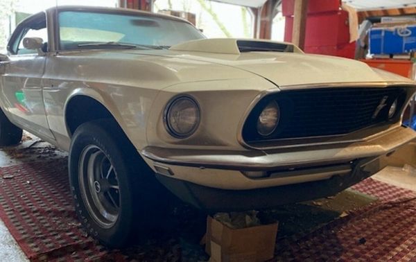 Редкий Ford Mustang простоял в гараже 39 лет