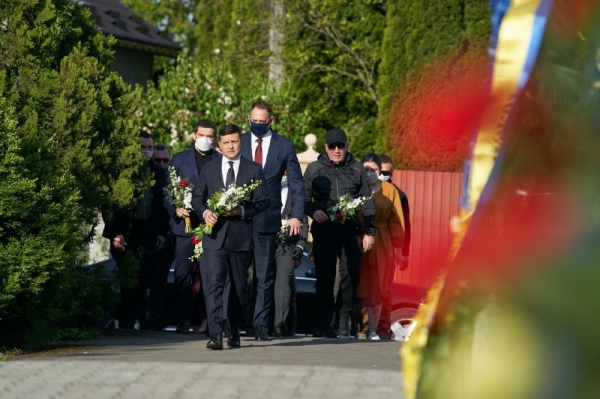 Зеленский на Закарпатье и в Киеве почтил память погибших во Второй мировой войне
