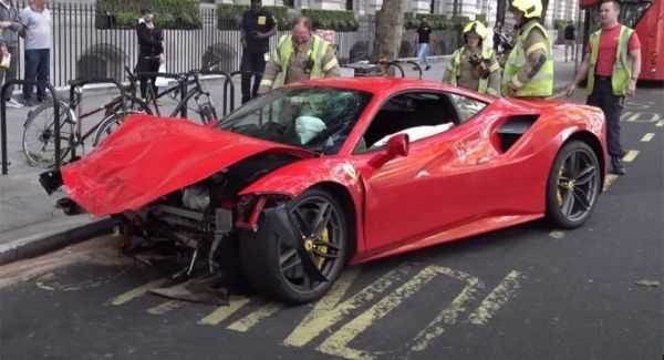 В Лондоне рэпер разбил вдребезги Ferrari за $300 000