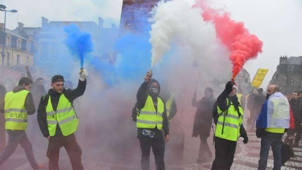 Во Франции сняли запрет на митинги