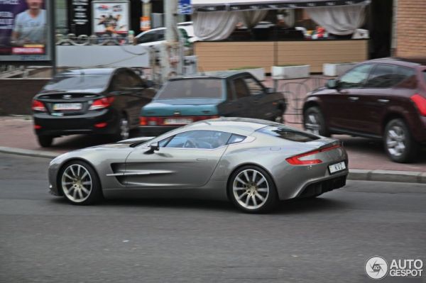 В Киеве видели Aston Martin DB11 как у Джеймса Бонда
