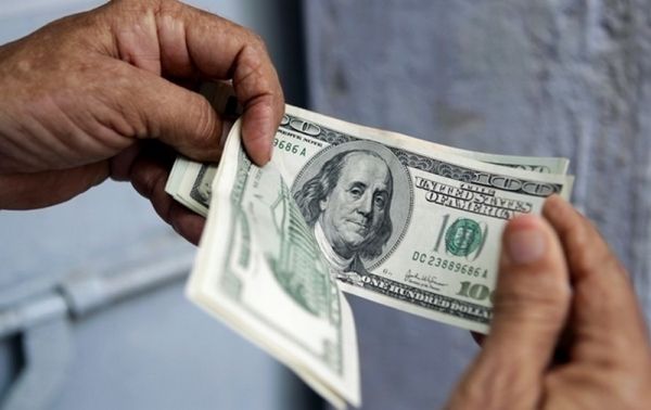 В НБУ объяснили, почему дешевеет доллар