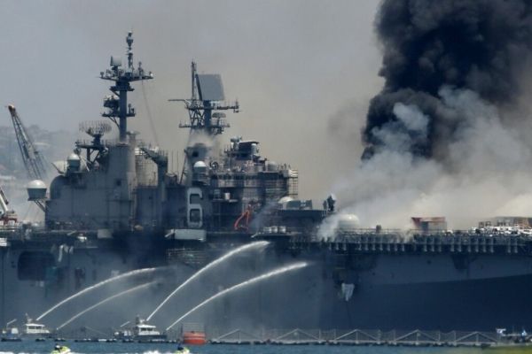 На борту корабля ВМС США произошел взрыв: десятки пострадавших