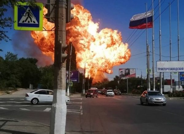 В российском Волгограде на газовой заправке прогремел мощный взрыв