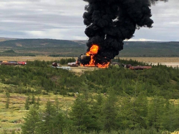 В России на нефтескладе вспыхнул масштабный пожар
