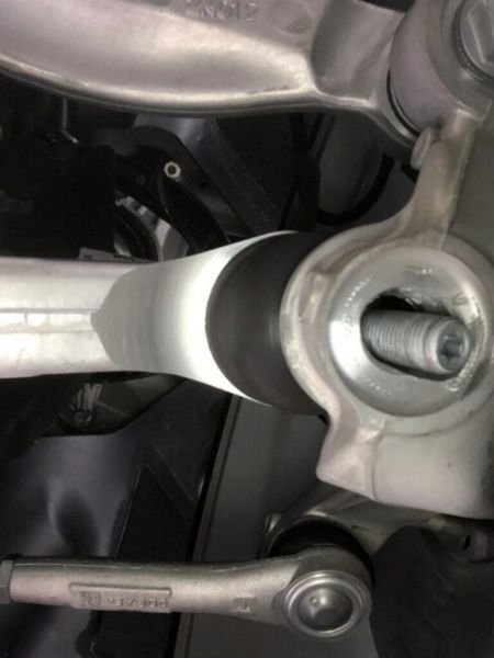 Разваливается на ходу: владельцы Tesla Model Y жалуются на качество автомобиля
