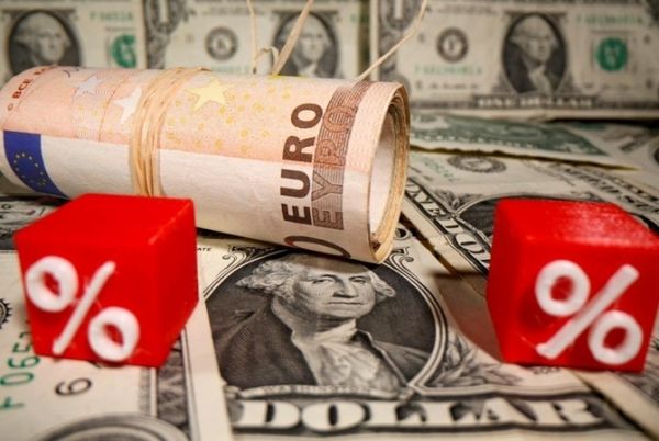 Курс валют на сегодня: доллар и евро резко просели 