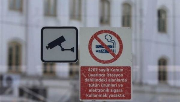 В Турции людям запретили курить на улицах
