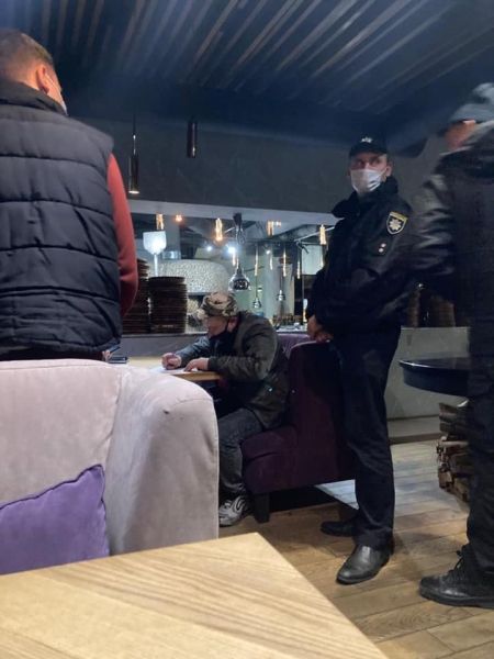 Полиция закрыла престижный ресторан в Киеве из-за нарушения карантина
