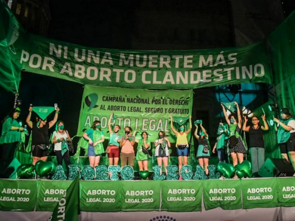 В Аргентине разрешили делать аборты