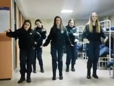 В Харькове нашли курсанток, танцевавших под песню российской группы "Воровайки"