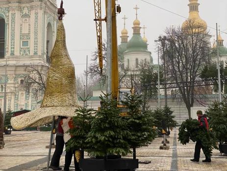 Главная елка Украины осталась без волшебной шляпы