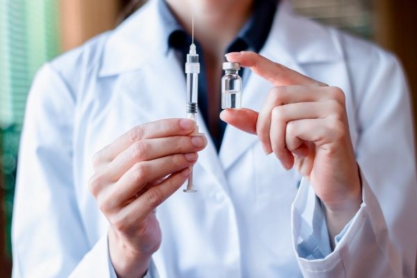 В Украине будут использовать вакцины от Covid-19, которые не прошли третью стадию клинических испытаний: Начал действовать закон