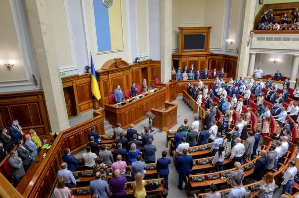 Повестка дня Рады: Всеукраинский референдум, отмена трудовой книжки и военные учения на территории Украины