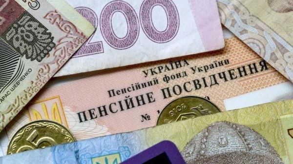 Украинцам в шесть этапов увеличат пенсии: все подробности