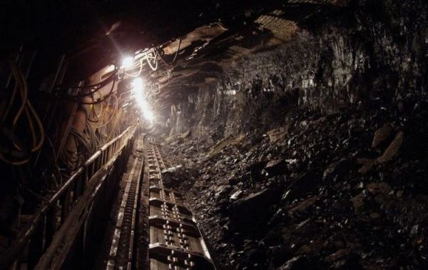 В России обвалилась шахта: под завалами оказались почти 100 человек