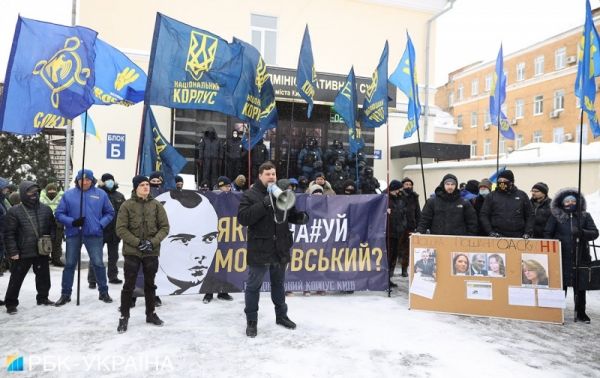 “Який нах…й Московський?” Под ОАСК проходит протест из-за переименования проспекта Бандеры в Киеве