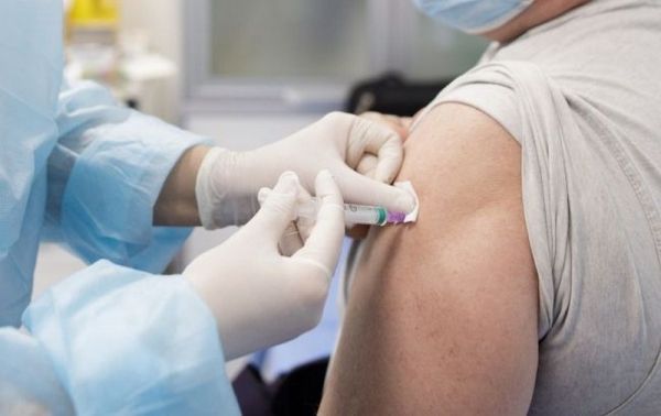На закупку вакцин от коронавируса потратили уже 40% денег, предусмотренных в бюджете — СМИ