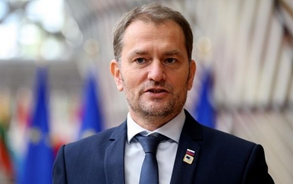 Премьер Словакии согласился уйти в отставку из-за закупки российской вакцины