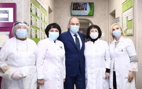 Степанов: За отказ прививаться медиков увольнять не будут