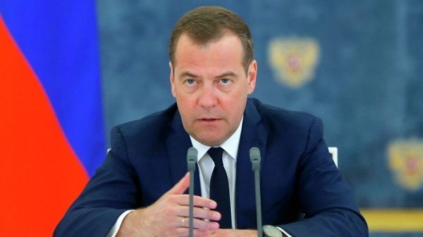 Медведев пригрозил ракетами у берегов США