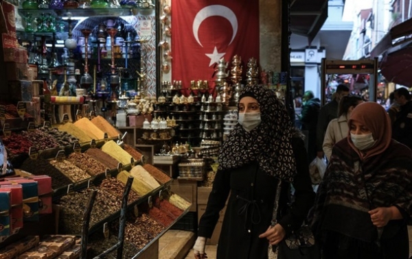 Власти Турции заявили о наиболее сложном периоде с начала пандемии