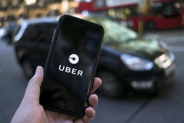 Uber заплатит $1,1 миллиона слепой американке, собаку которой не впустили в такси