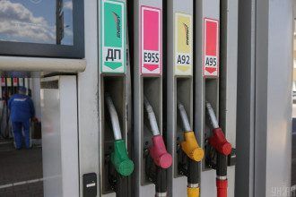     Никакой политики: в Беларуси обещают продолжить продавать Украине бензин    