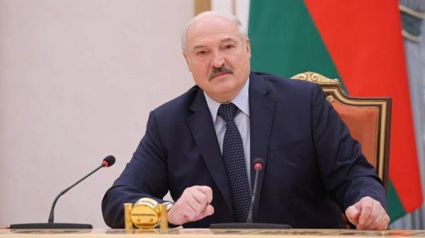 Лукашенко пообещал вакцинировать украинцев на границе «Спутником V»: в Украине ответили