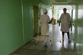     Минимум 13 500 грн: Зеленский подписал указ о повышении зарплаты медикам    