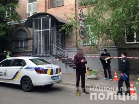 В Киеве мужчина получил огнестрельное ранение на улице. Полицейские ввели режим спецоперации