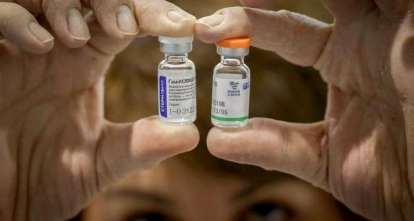 Франция призвала страны ЕС не признавать российские и китайские вакцины