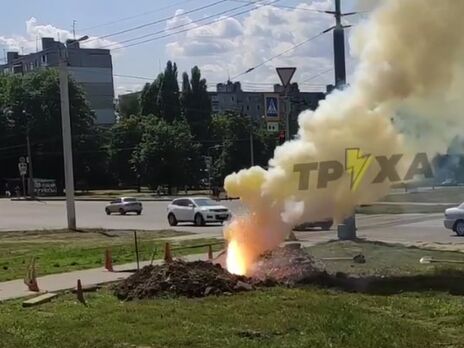 В жилом массиве Харькова из-под земли вырвался столб огня