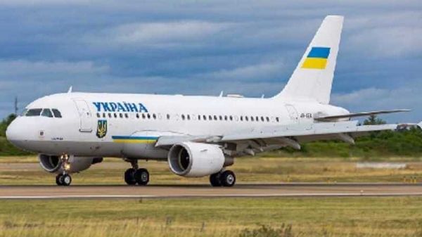Самолет Зеленского не смог приземлиться в Молдове из-за сильного тумана
