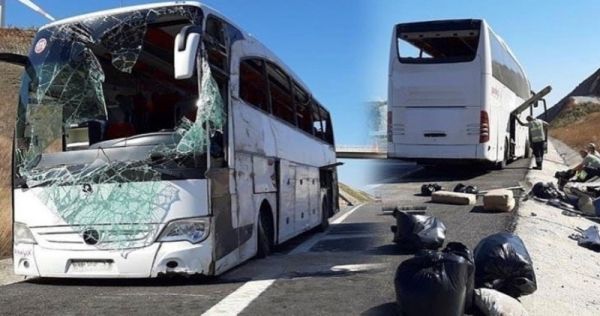 В Турции автобус слетел в кювет и перевернулся: много погибших