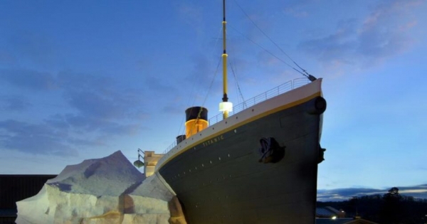 В музее «Титаника» на посетителей рухнул айсберг