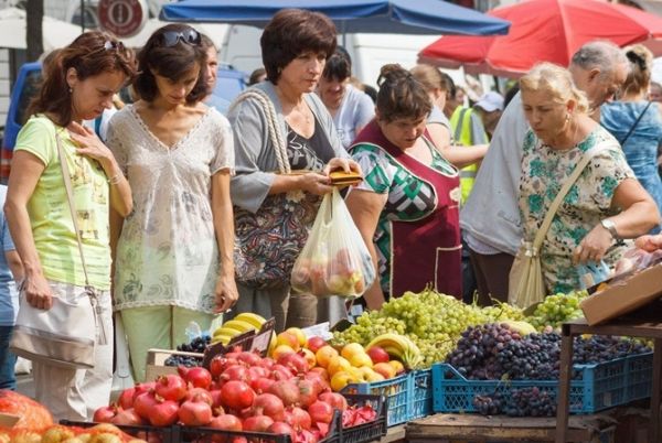 Не время отдыхать и покупать! Каждому седьмому в Украине не хватает денег на еду 