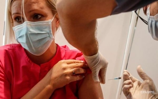 В Минэкономики объяснили, могут ли уволить за отказ от вакцинации