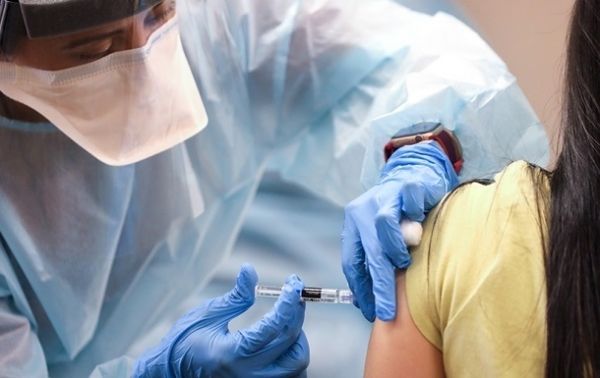 В США будут делать третью дозу прививки от коронавируса - СМИ