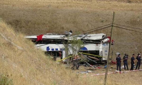 В Турции автобус слетел в кювет и перевернулся: много погибших