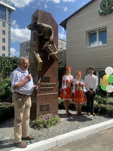 В Харькове открыли памятник лабораторной крысе