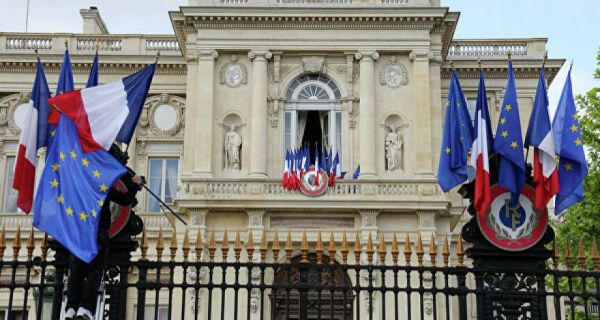 Международный скандал: Франция отзывает послов из США и Австралии
