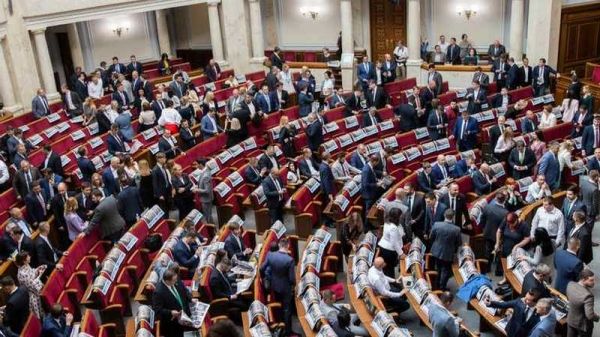 Верховная Рада возвращается с каникул: рассмотрят законопроект о местном референдуме