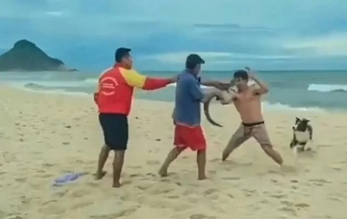 В Бразилии мужчина дрался с помощью крокодила (видео)